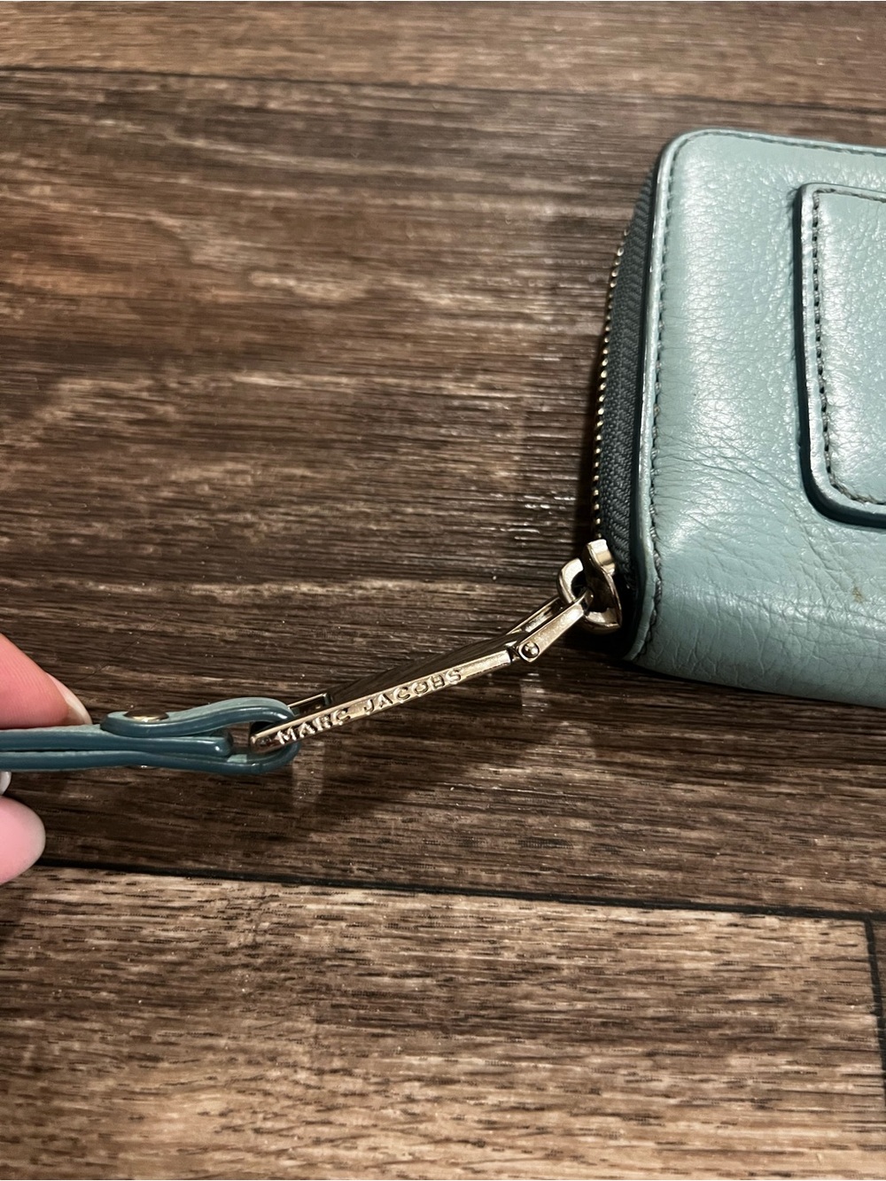 Marc Jacobs Recruit Continental ‘Azur’ Dusty Light Blue Leather Wristlet Wallet - Picture 3 of 7